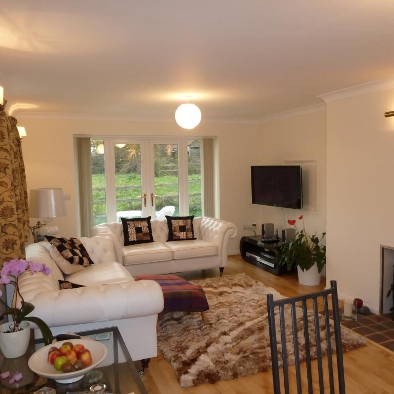 4 bedroom semi-detached bungalow to rent - Photo 1