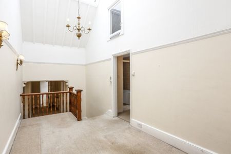 3 bedroom flat to rent - Photo 3