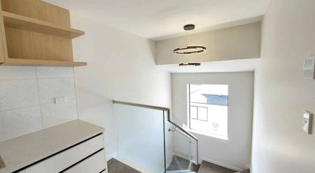 Large 7 Beds house with granny Flat - Photo 5