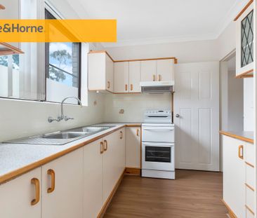 Airconditioned, Timber floors and Built-ins! - Photo 3