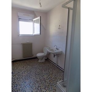 Location Appartement 2 pièces 30m² ST HILAIRE ST FLORENT 49400 - Photo 2