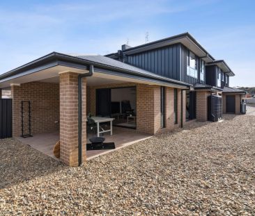 Spacious 5-Bedroom Furnished Home in the Heart of Jindabyne - Photo 4