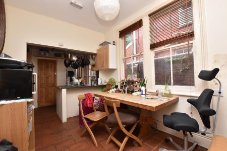 1 bedroom in a house share to rent - Photo 5