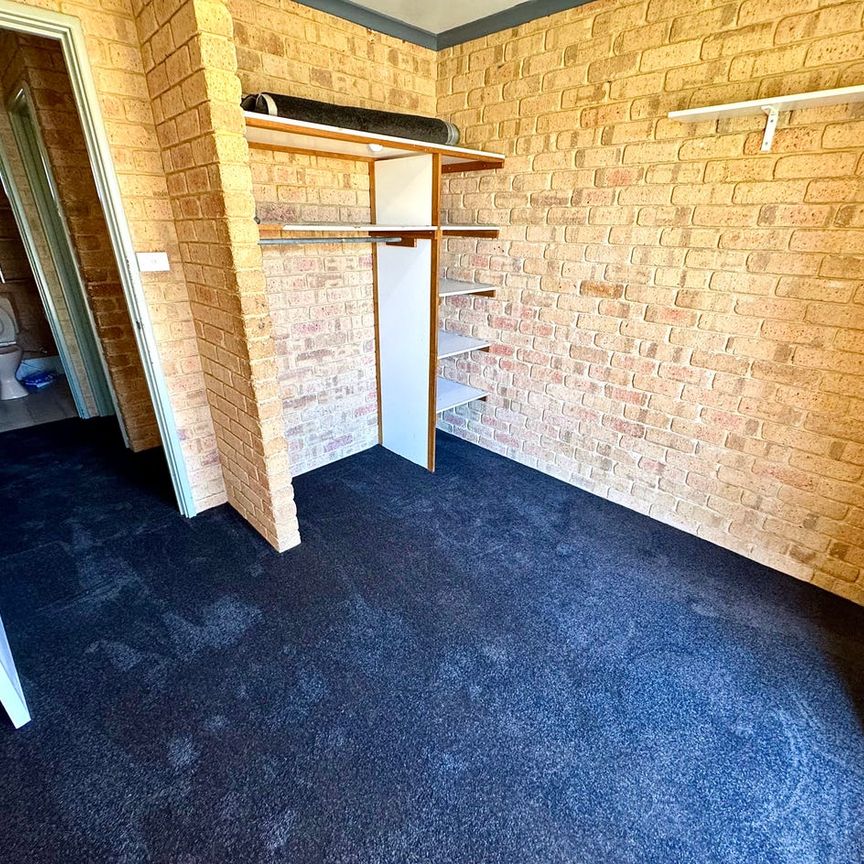 Comfortable Family Living in Waggrakine - Photo 1