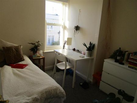 6 bedroom terraced house to rent - Photo 3