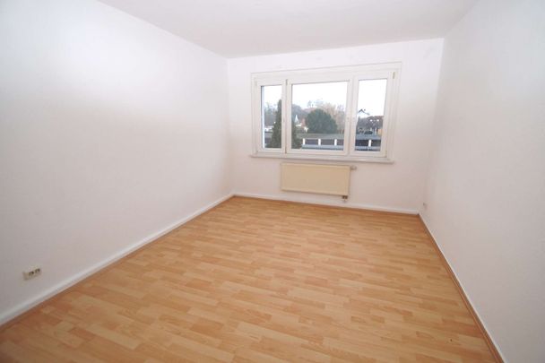 3-Zimmer-Wohnung mit separater Küche und Badewanne, renoviert, ab sofort - Photo 1