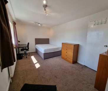 4 Bed Student Accommodation - Photo 2