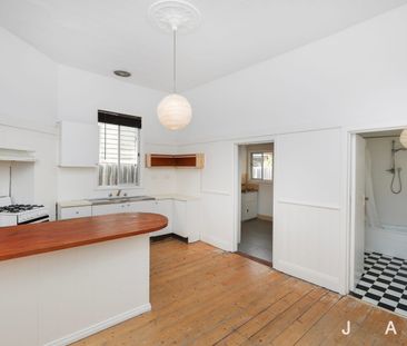 Delightful Single Front in Prime Location - Photo 5