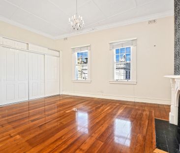 Oversized and Convenient Residence - Photo 3