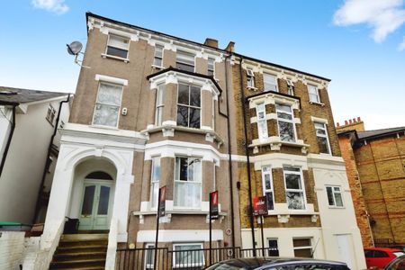 Flat to rent - Maberley Road, London, SE19 - Photo 2