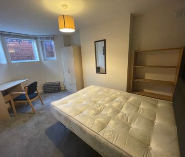 6 Bed Student Accommodation - Photo 1