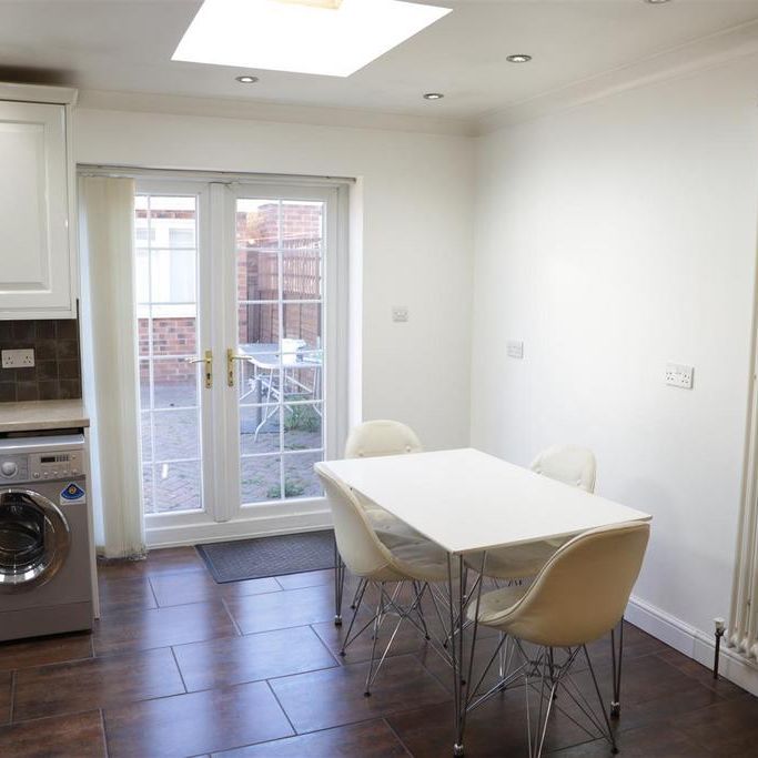 3 bedroom terraced house to rent - Photo 1