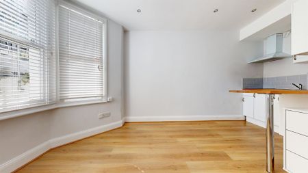 studio property to let - Photo 3