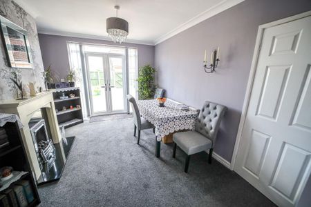 3 bedroom mews to rent - Photo 2
