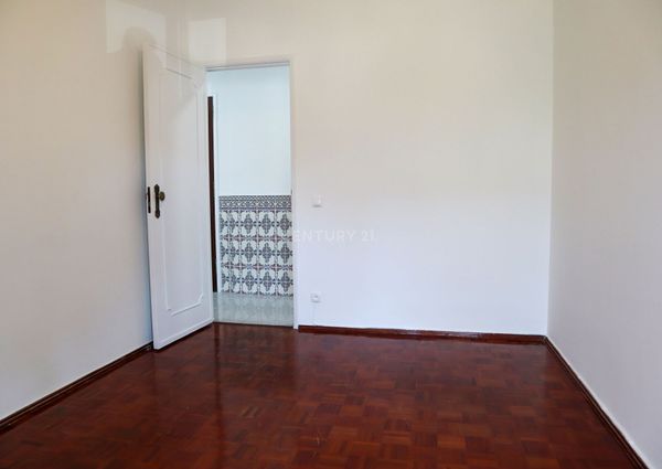 Apartamento T2 para arrendar na Amadora