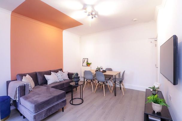 6 bedroom house to rent - Photo 1