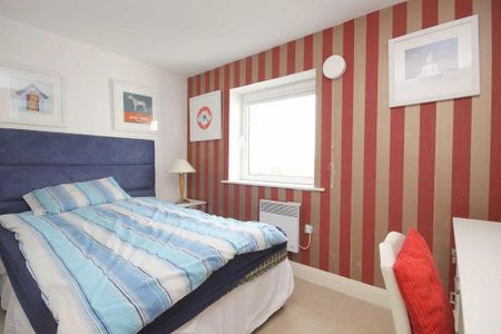 3 bedroom flat to rent - Photo 2