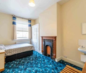 81A Gillygate - Photo 6