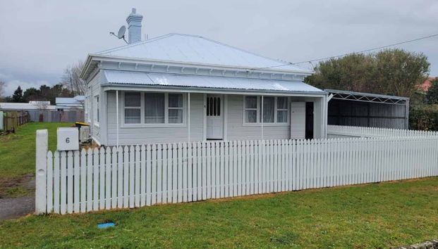 Lovely large family home - Photo 1