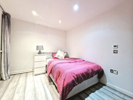 1 bedroom in a house share to rent - Photo 3