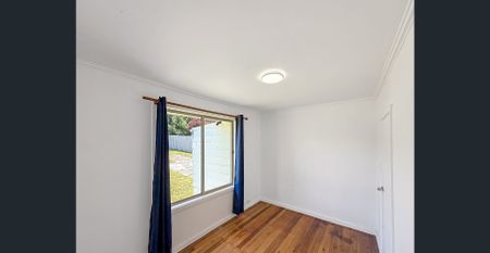 Charming Corner-Home in the Heart of Morwell - Photo 3