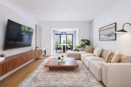 3 Bed Semi-Detached House, Old Oak Road, W3 - Photo 2