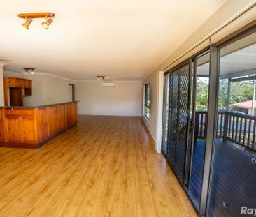 Charming 2-Bedroom Village Sanctuary - Steps from Shops & Beaches! - Photo 2