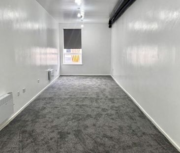 2 bedroom Flat To Let - Photo 3