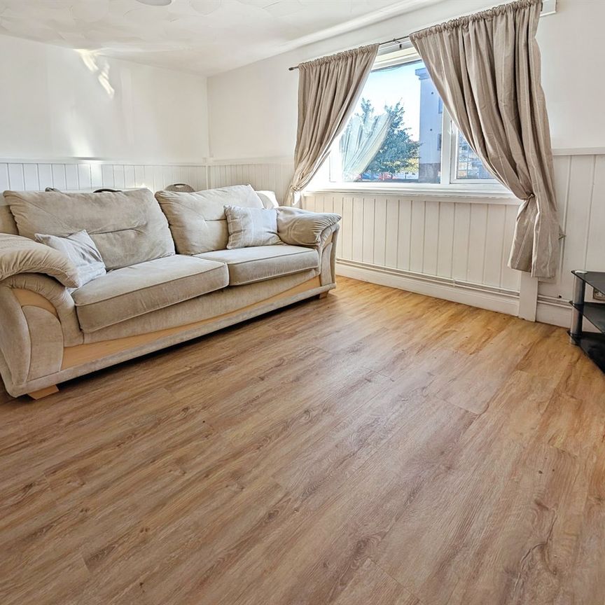 Warburton Road, SO19 - Photo 1