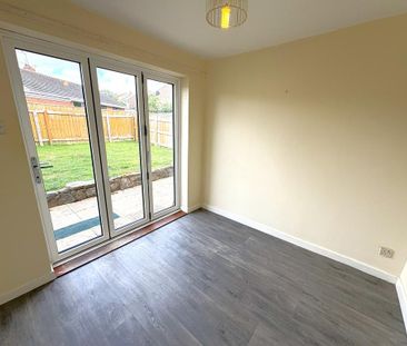 3 bedroom detached bungalow to rent - Photo 3