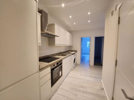 3 bedroom flat to rent - Photo 4