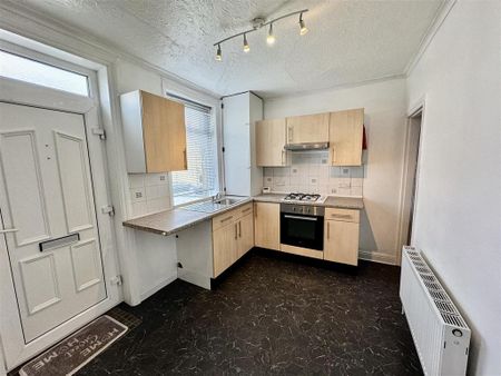 3 bedroom terraced house to rent - Photo 3