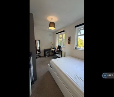 1 bedroom in a house share to rent - Photo 3