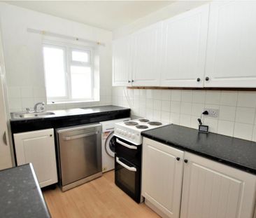 3 bedroom flat to rent - Photo 6