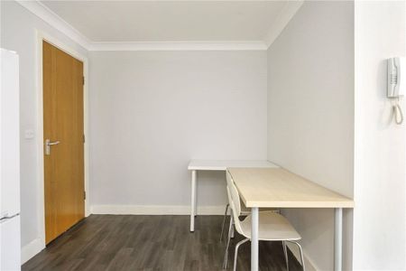 Well presented two bedroom unfurnished apartment with an allocated parking space and within a short walk into York city centre. - Photo 3