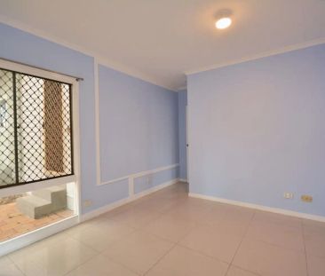 “5 Bedrooms, 2 Bathrooms and covered Carpark in quiet street” - Photo 5