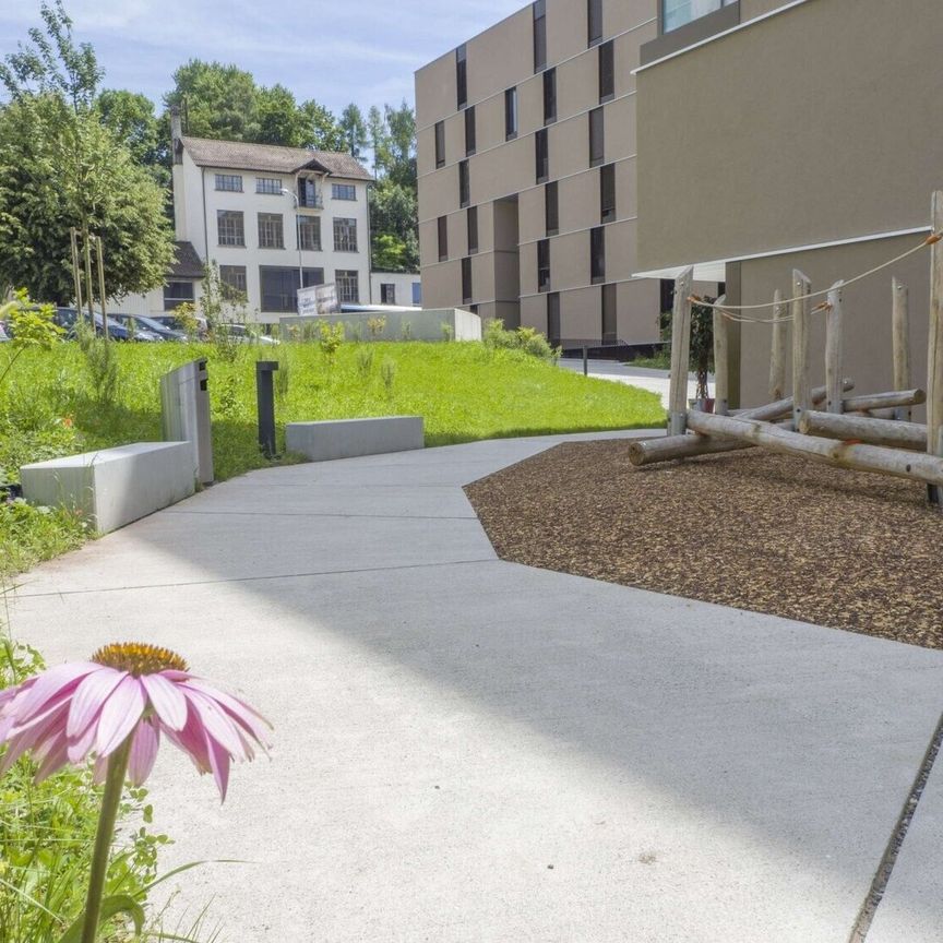 Appartement de 2.5 pièces au 1er étage avec balcon - Photo 1