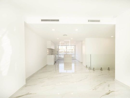 Valencia, Valencian Community 46023 - Foto 1