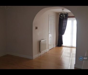 3 bedroom semi-detached house to rent - Photo 2