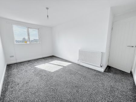 Stroud Crescent West - Photo 2