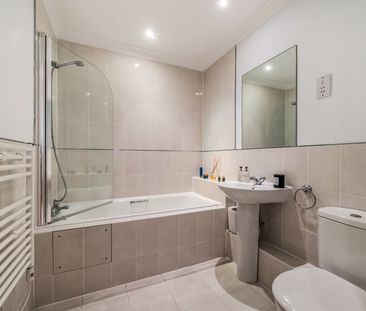 Meadrow, Godalming, Surrey, GU7 - Photo 3