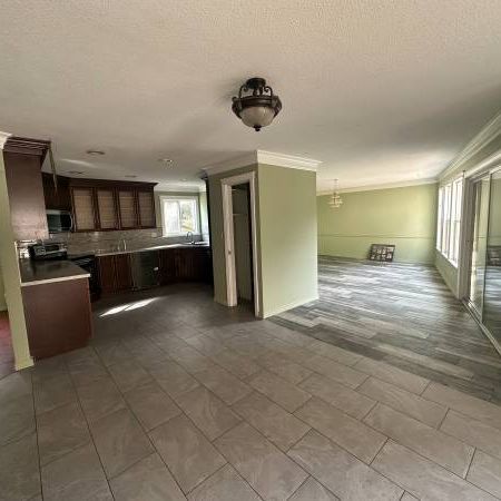 Ugly Home That Needs Love! - Photo 1