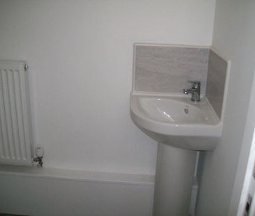 3 bedroom House To Let - Photo 6