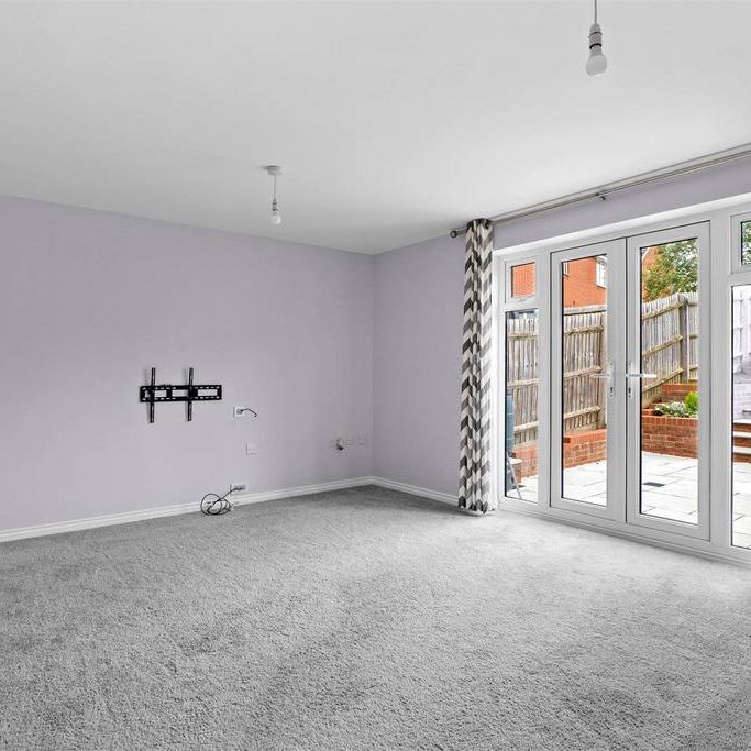 3 bedroom semi-detached house to rent - Photo 1