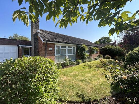 3 bedroom detached bungalow to rent - Photo 1