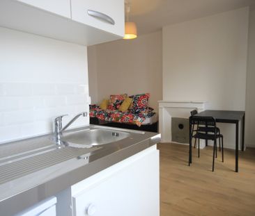 Appartement a louer Paris - Loyer €804/mois charges comprises ** - Photo 2
