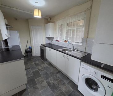 3 bedroom semi-detached house to rent - Photo 5