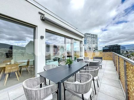 Beautiful apartment with large furnished rooftop - Photo 3