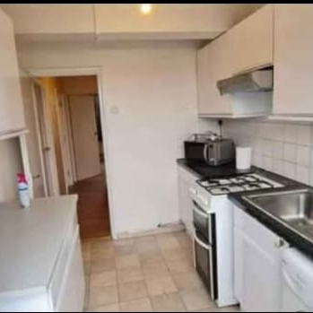 1 bedroom in a flat share to rent - Photo 1