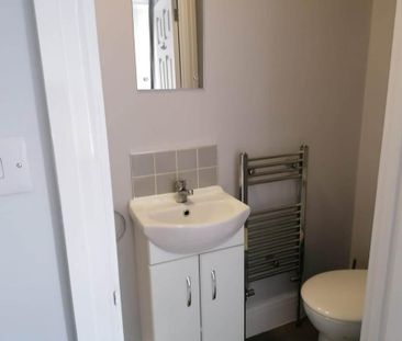 1 bedroom in a house share to rent - Photo 6